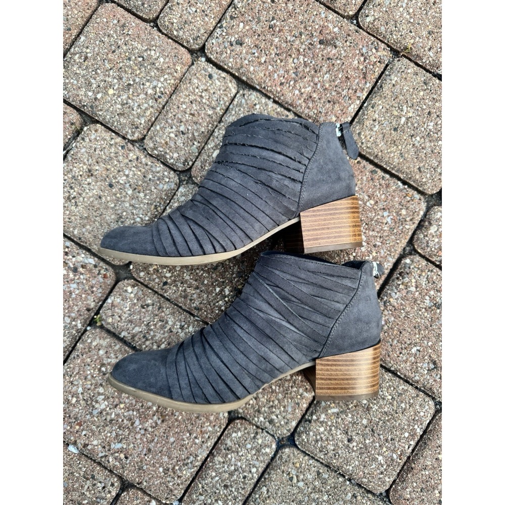 Fergalicious Iggy Ankle Bootie suede grey size 6 Fall Trendy - Picture 7 of 8